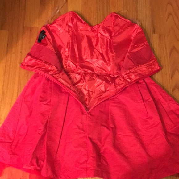 Red strapless dress with sweetheart neckline - Picture 6 of 8